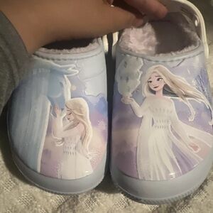 Frozen Queen Elsa Fleece Lined Crocs Size 2